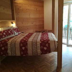 Camera con letto king size